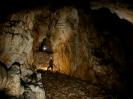 Grotta Sercetova - Die Mauer. Wer genau kuckt, erkennt auch das Seil.