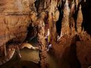 Grotte de la Malatiere - Durchaus schöne Bereiche im Loch. Mit Wasser, Sinter und CaveSeekern.