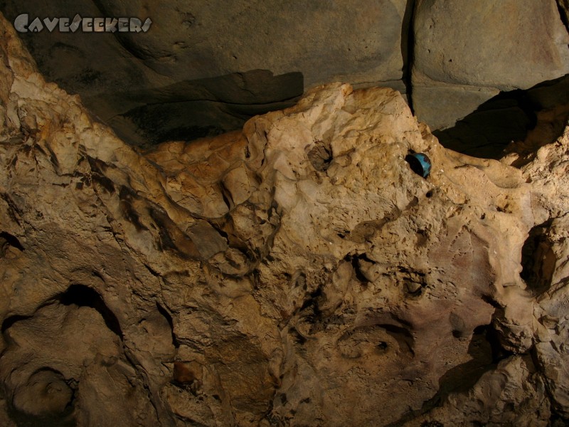 Grundlose Grube: Nachttopf im Fels