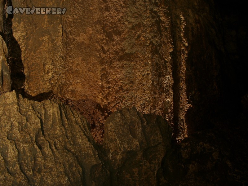 Grundlose Grube: ... und seitlich