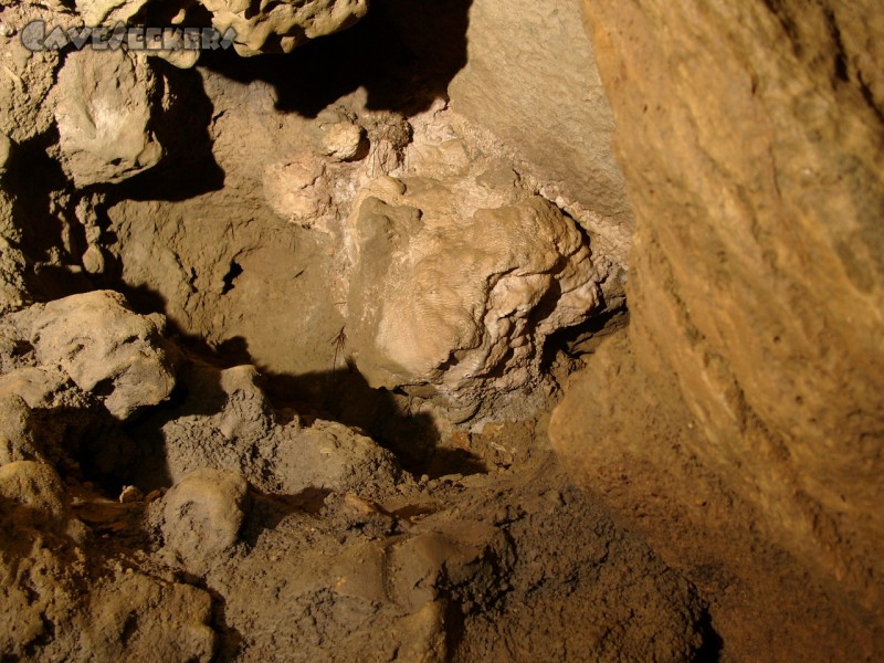 Grundlose Grube: Der einzige Sinter, gefunden im Deckenloch