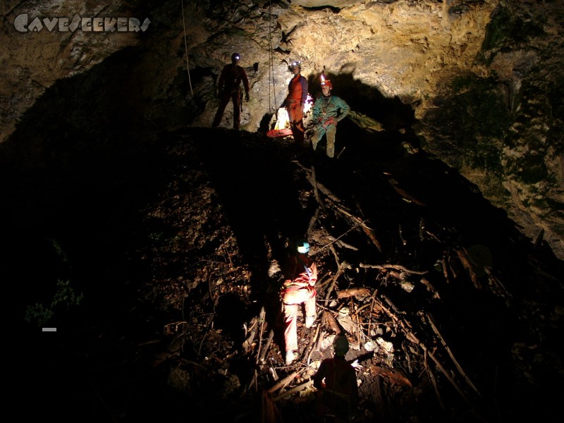 Grundlose Grube: Der Dreckshaufen gut im Bild