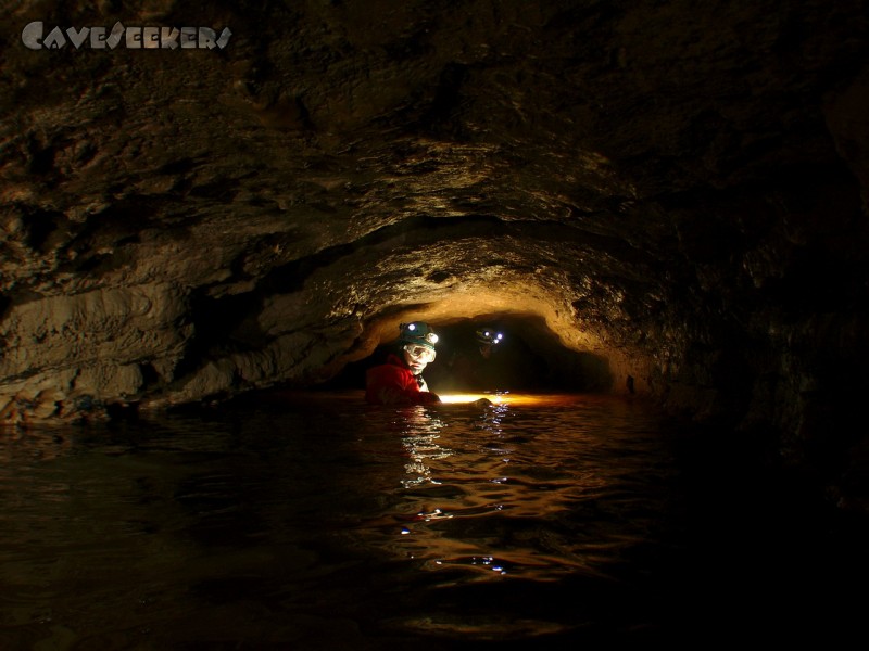 Heinzengrabenhöhle: Auf dem Weg zum ersten Siphon. Härtls Erste.