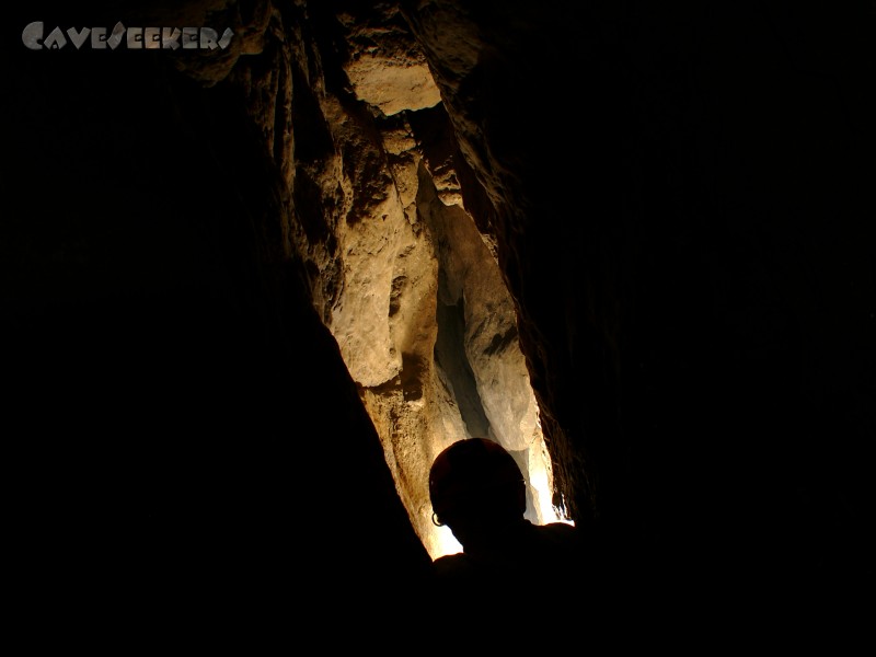 Helenenhöhle: Wieder der Spalt. Spannender fotografiert.