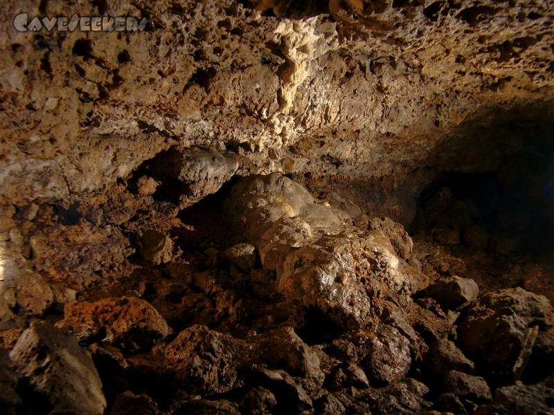 Helmloch: Eingangsbereich. Fängt gleich recht korrekt an.