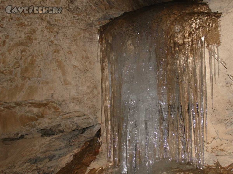 Hirlatzhöhle: Eisige erste Meter ...