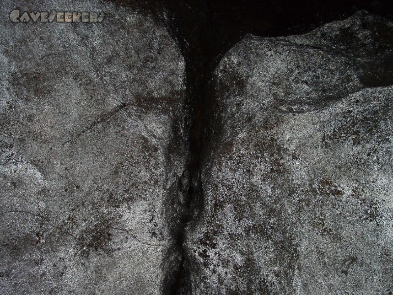 Höhle in Loch: Die Decke des grossen Raumes.