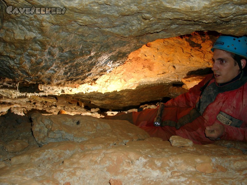Hohberghöhle: Herr Maccioni ohne Helmlampe am vorläufigen Ende.