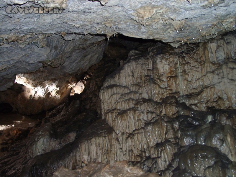 Hungenberghöhle: Die größte zusammenhängende Versinterung vor Ort.