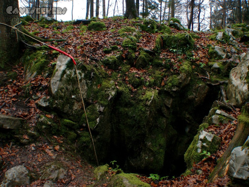 Jama Za Teglovko: Der Eingangsbereich. Mit geschütztem Seil.