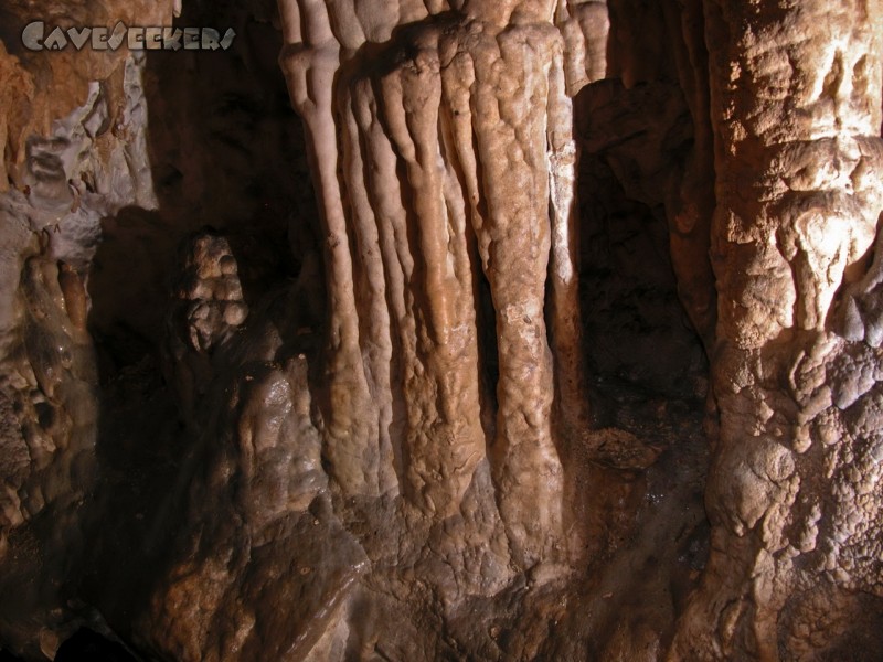 Kirchenweghöhle: Säule unten