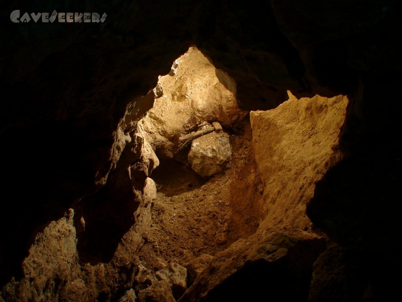 Klapfenberger Höhle: Werkzeug, vergammelt.