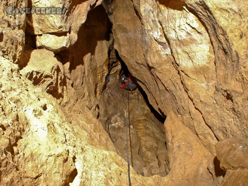 Klufthöhle A: Der Bugelmüller im Schacht