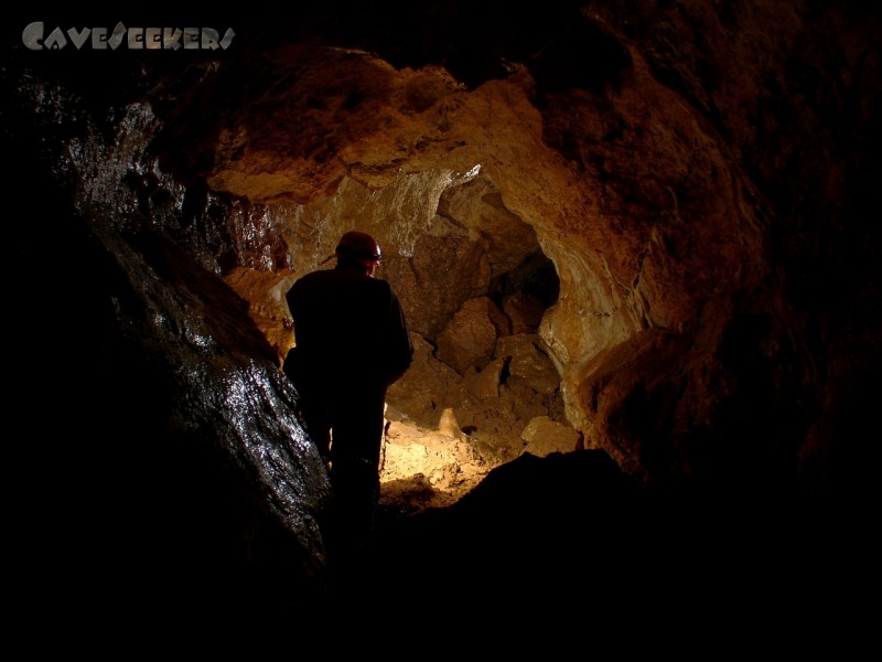 Klufthöhle A: Herr U. aus Z. und sein Kreuz.