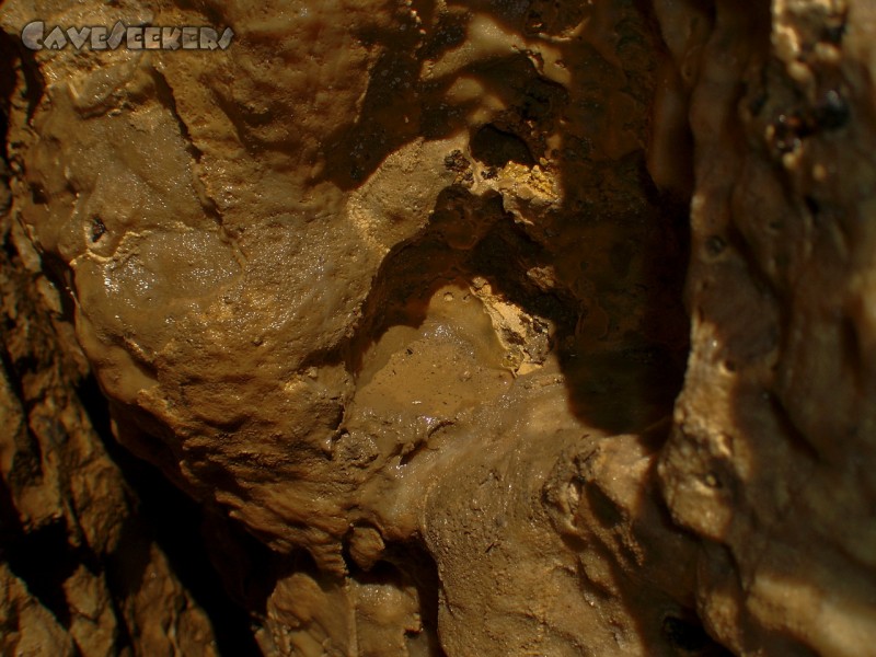 Kniegschlaggerlschacht: Restversinterungen im zweiten Schacht.