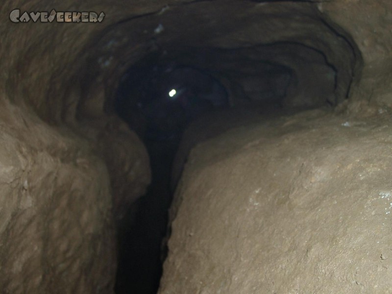 Kollerberghöhle: Der Weg zum grossen Wasserspalt.