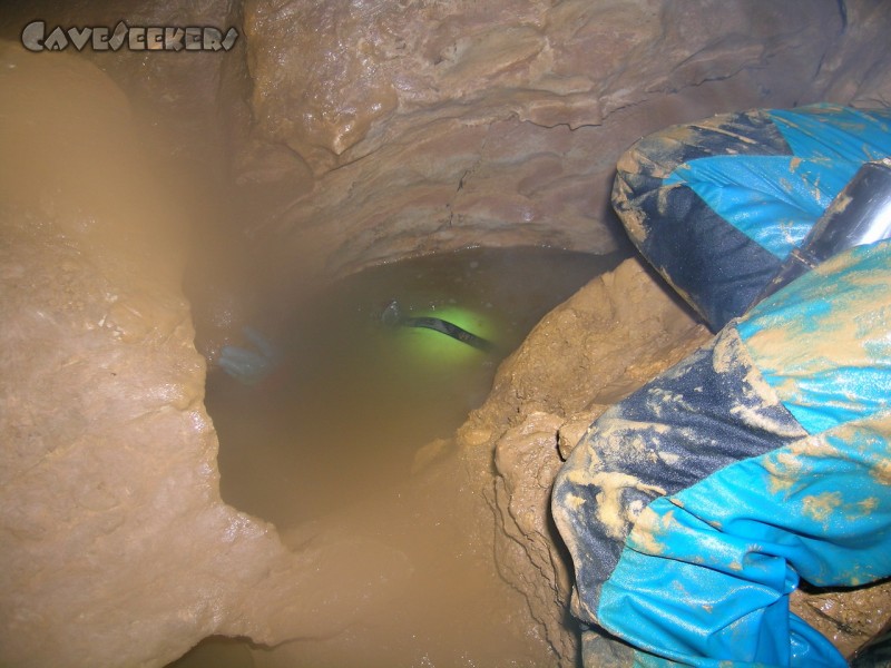 Kollerberghöhle: Apnoe-Fitzner nach einigen Minuten der Exploration beim Auftauchen.