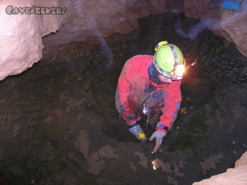 Kollerberghöhle: Nach wenigen Minuten war das Loch entdeckt.
