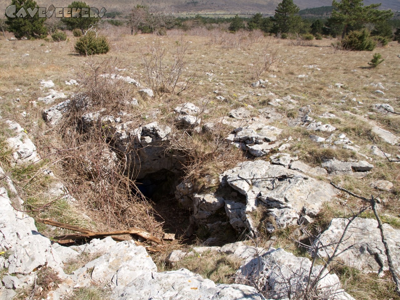 Križenca: Der Eingang. Hier bereits mit geräumter Einfallsicherung.