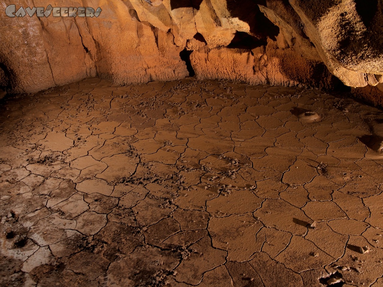 Križenca: Hier wieder extra-wichtiges für den Höhlenforscher: Boden.