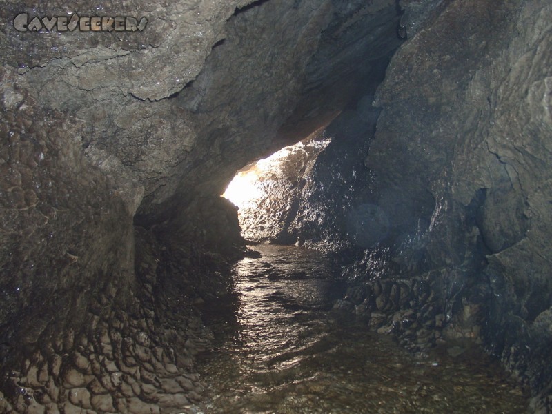 Kühlloch: Gang zum 12m Wasserfall - professionell fotografiert.