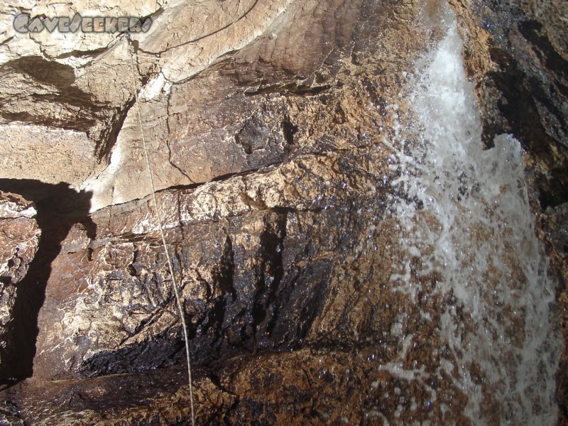 Kühlloch: Dritter Wasserfall mit fest installiertem Seil.