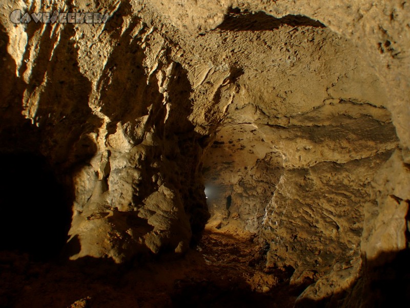 Kühloch: Durchgang im oberen Bereich der Höhle.