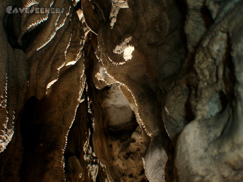 L hoch fünf: ... in einem Spalt von ca. 15 Metern länge ...