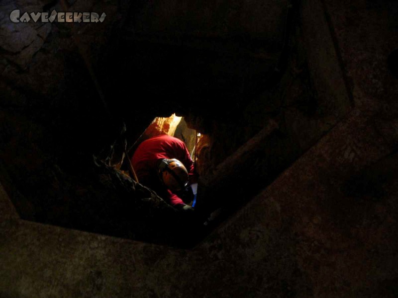 Laierhöhle: Unter der Garage.