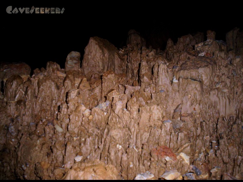 Laierhöhle: Minierdpyramiden.