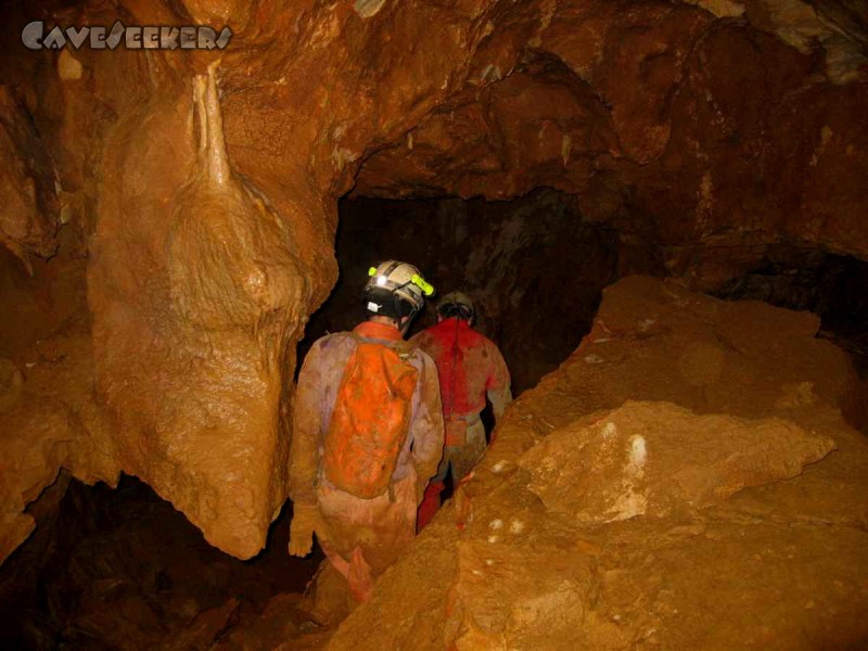 Laierhöhle: Lehmige EindrÃ¼cke.