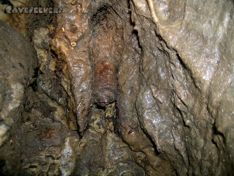 Lichtengrabenhöhle: Handgranatensuchbild.