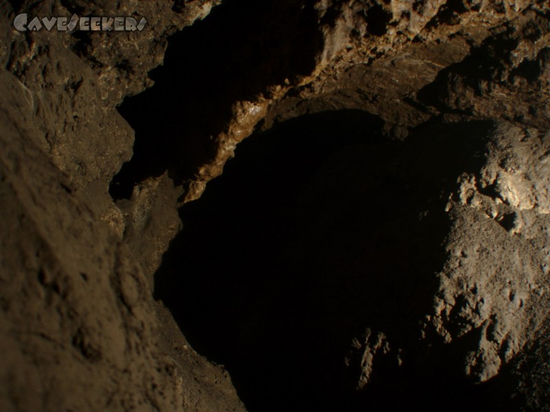 Lichtengrabenhöhle: Schlecht zu erkennen: Fluß.