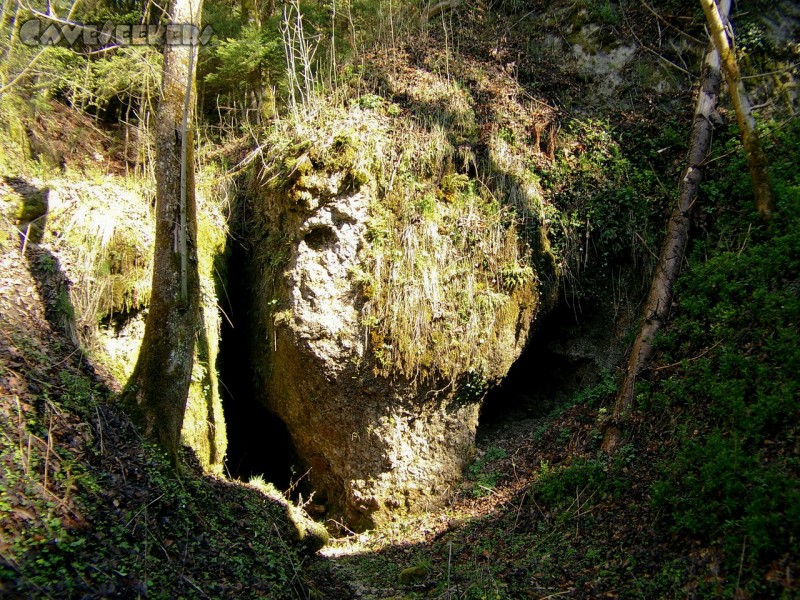 Lichtengrabenhöhle: Malerischer Eingang