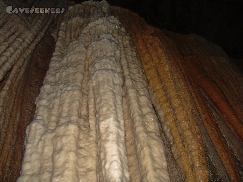 Longmen Water Cave: Groß und Weiss.