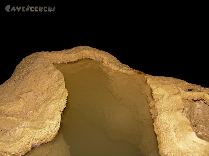 Longmen Water Cave: Hier könnte bereits geschwommen werden.