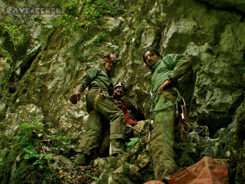 Lp 2: Am Eingang. Hier zeigt sich, dass grüne-blaue Schlaze durchaus Vorteile haben können. Nur Herr Konopac ist zu erkennen.