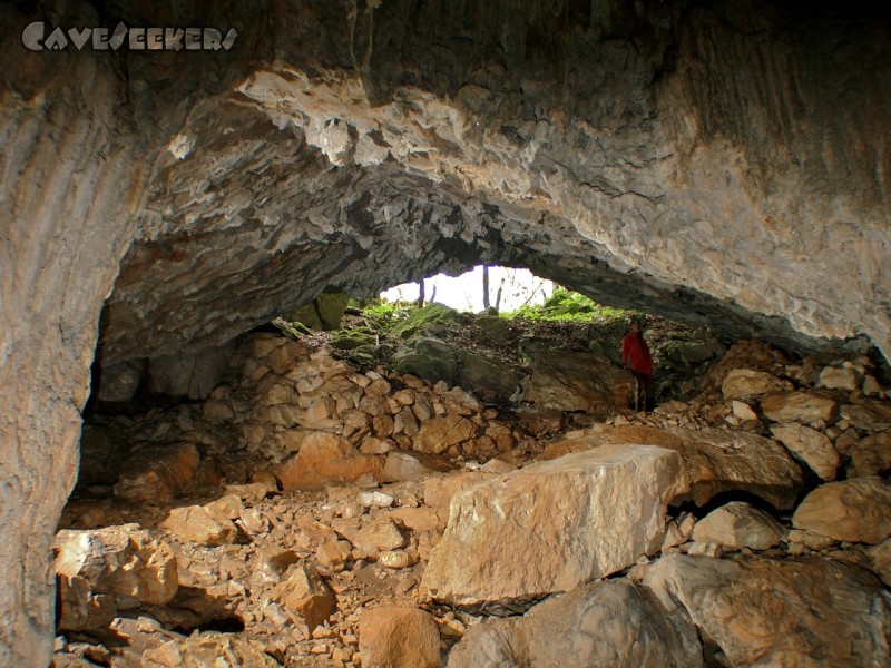 Malanca: Der Eingang von innen. Mit Wolfram und Rauchware.