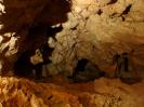 Mammuthöhle - Blick nach oben. Nicht wirklich zu erkennen ist der schöne Blaustich des Gesteins. Man muss wohl dort selbst im Dreck liegen.