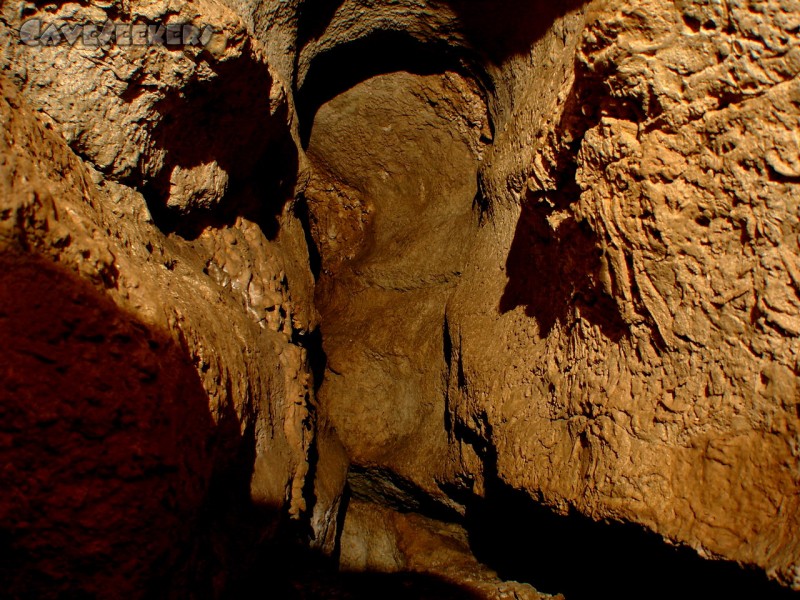 Meanderhöhle V.: Meanderhöhlenprofil - es meandert stellenweise sogar sehr.