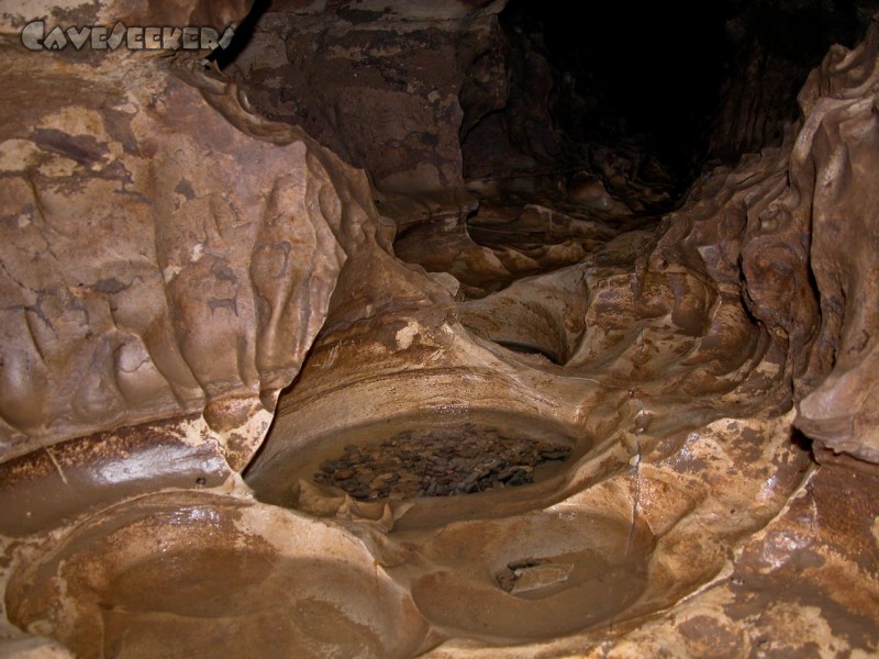 Mordloch: Bodenkolk ca. 20 cm