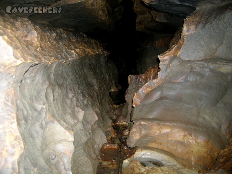 Mordloch: Bodenkolke groß.