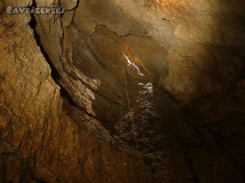 Nidlenloch: Wenigstens was: Leichtes Abseilen um ca. 12 Meter.