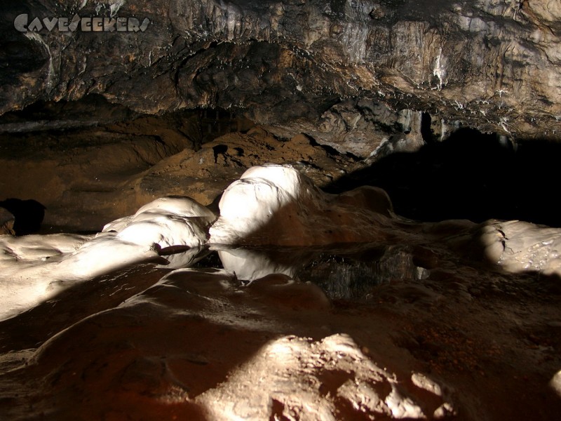 Osterhöhle: Komm mit uns, verschwende deine Zeit!