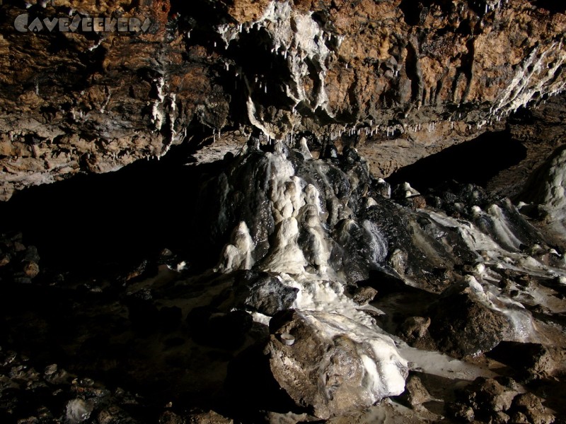 Osterhöhle: Teekerzensuchbild.