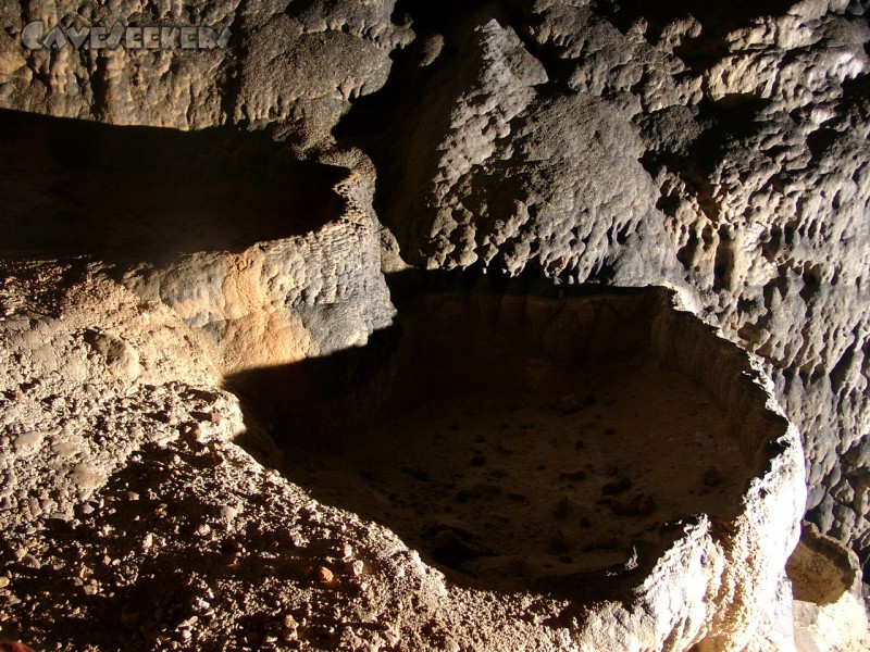 Osterhöhle: Nochmal ein paar trockene Sinterbecken. Gar schön.