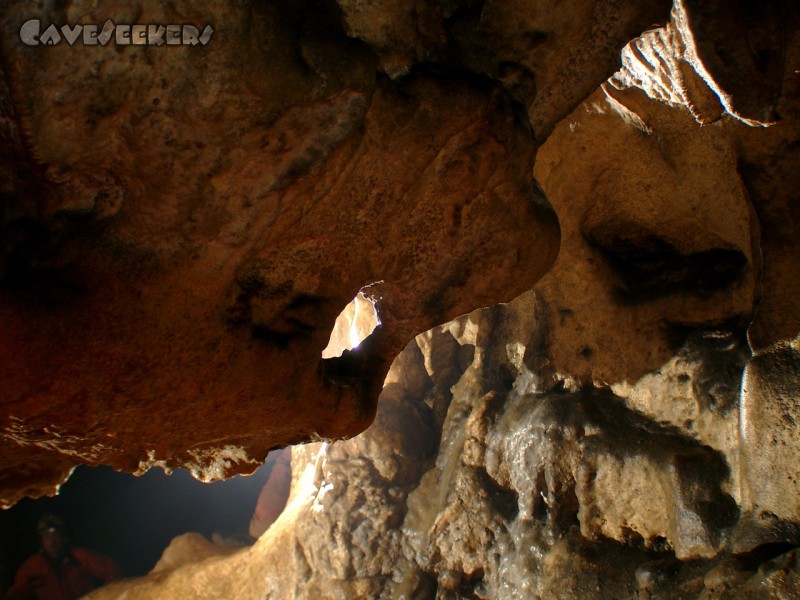 Petershöhle: Mit Loch. Wer findet Herrn Weiss?