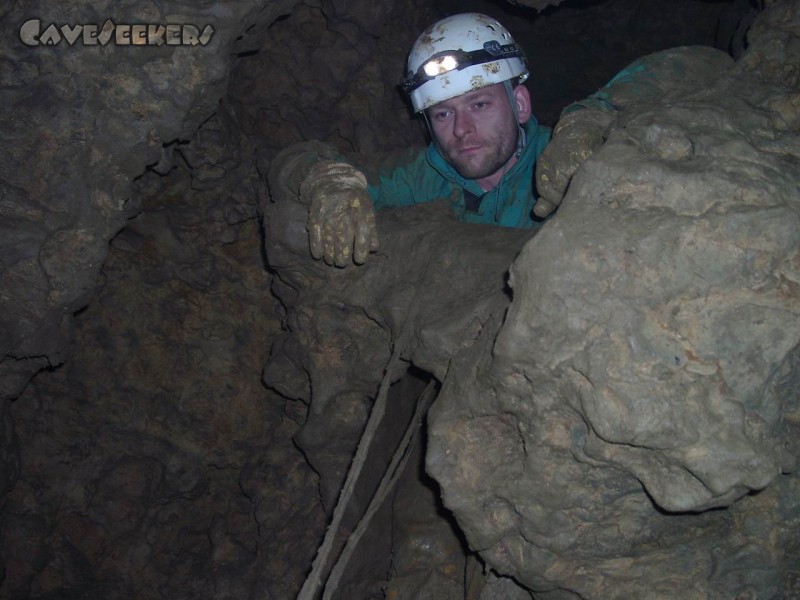 Pumperhöhle: Depressionen angesichts eines vorgefundenen Seil-/ Drahtgemisches.