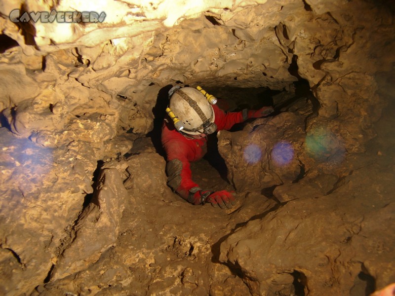 Pumperhöhle: Frau Heidenreich im Loch