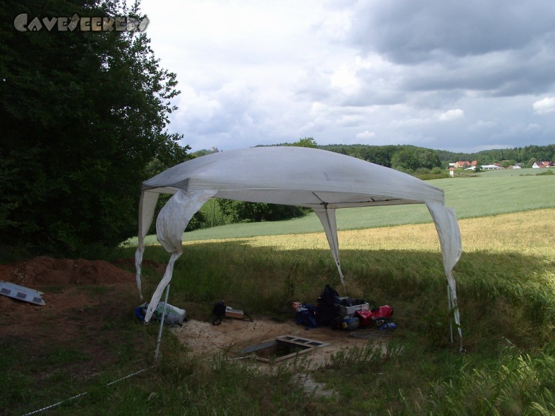 Randdesacker Erdfall: 4. Juni, 12 Grad, bösartiger Wind, dennoch wohnlich: Der Einstiegsbereich.